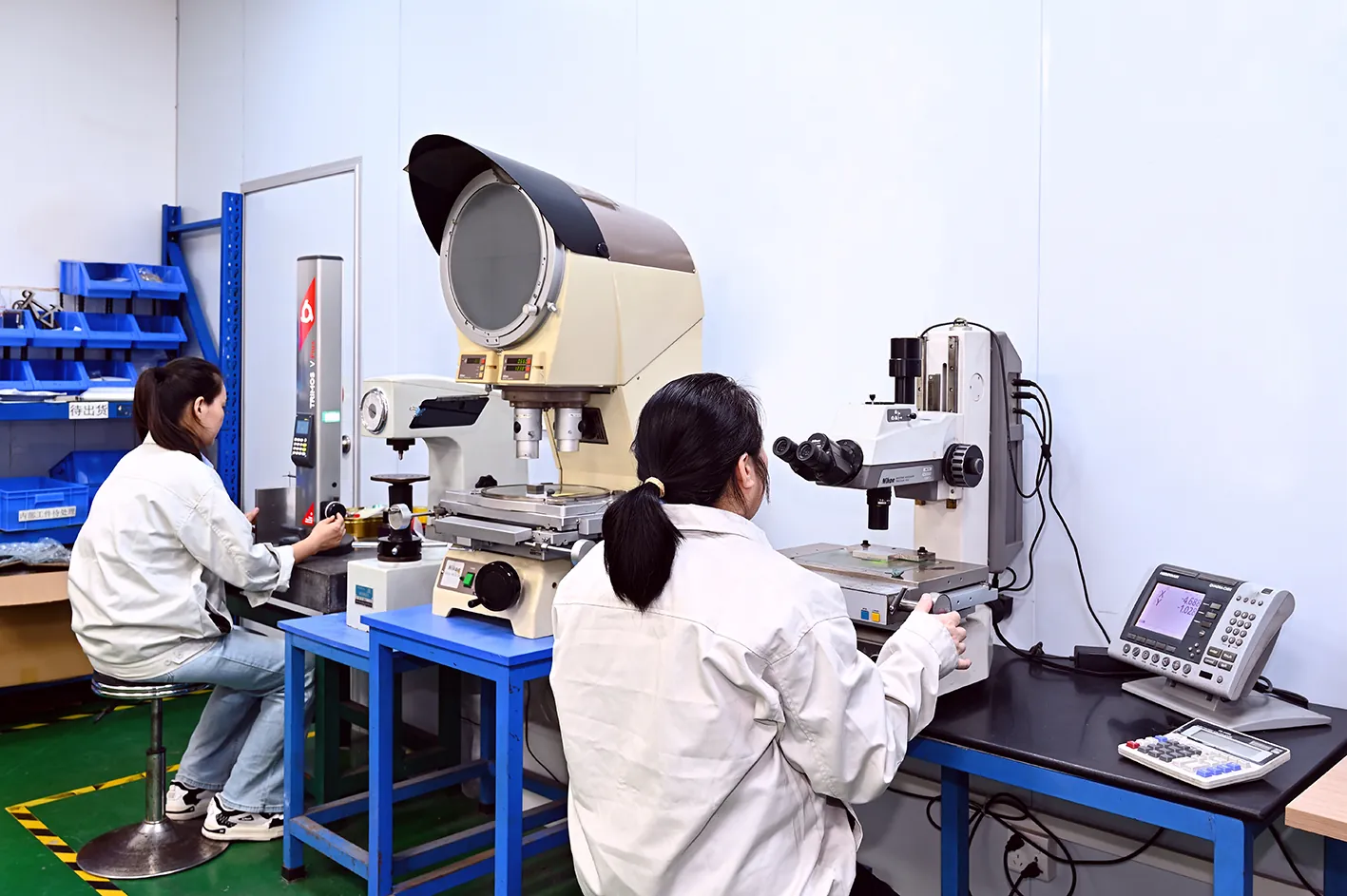 core shut-off land inspection under loupe - 0.01 to 0.02 mm clearance budget